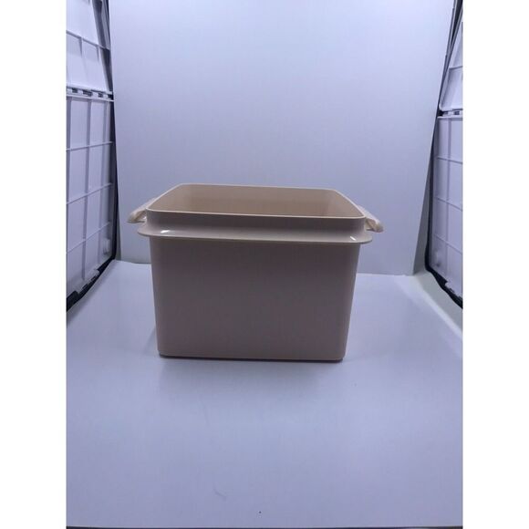 Vintage Sandwich Container Tupperware 1674-7 Tan - Picture 1 of 7